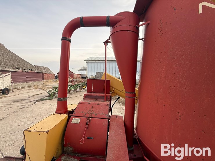 new-holland-358-image-17