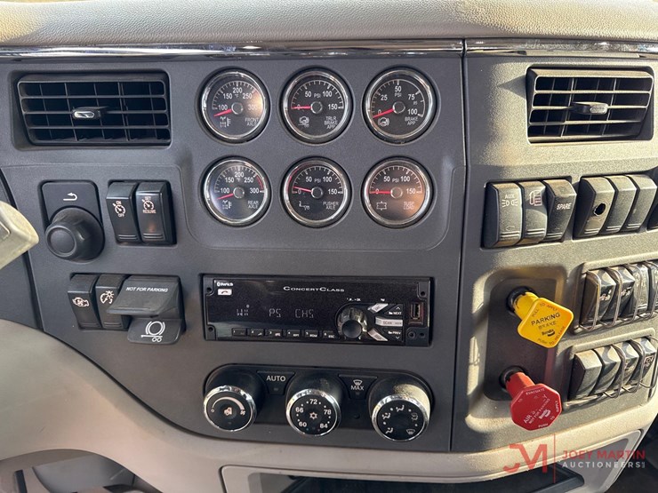 2019-peterbilt-567-image-11