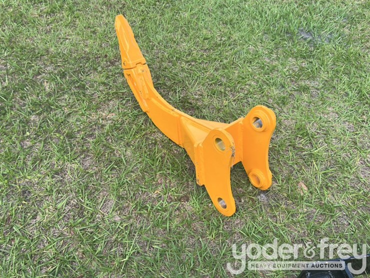 2026-caterpillar-305-image-4