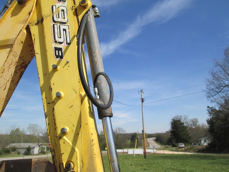 new-holland-b95b-image-6