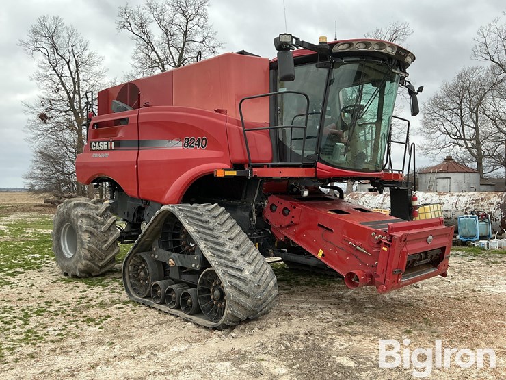 2016-case-ih-8240-image-3