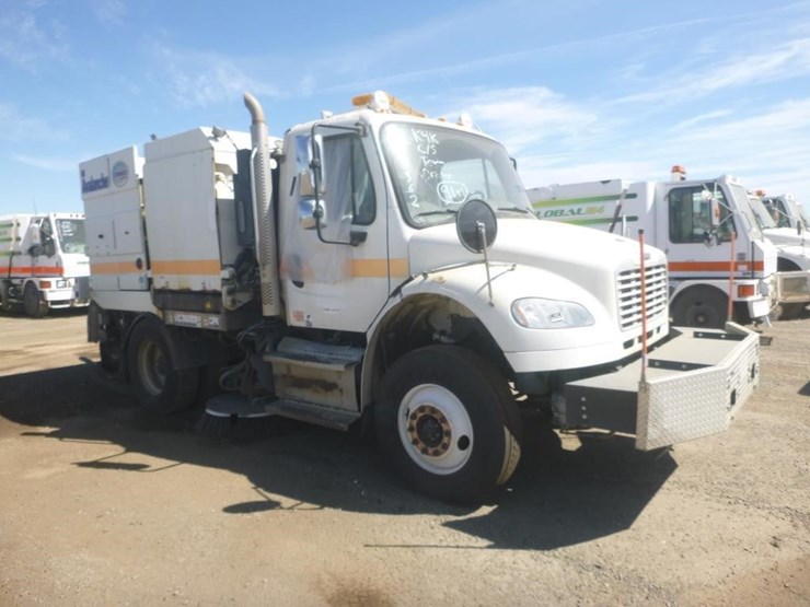 2017-freightliner-m2-106-image-2