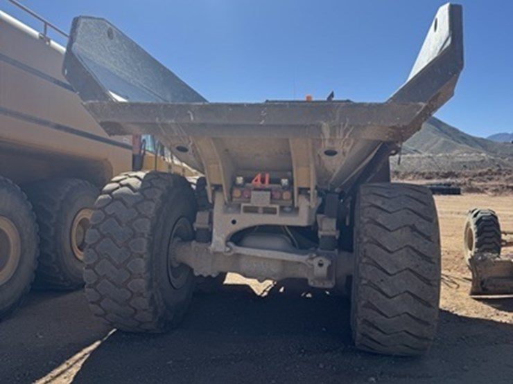 2013-caterpillar-740b-image-7