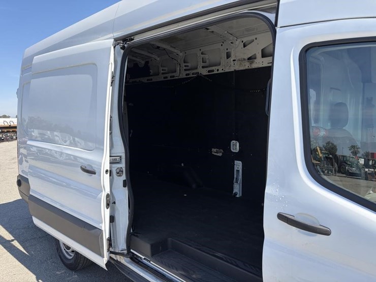 2022-ford-transit-image-9