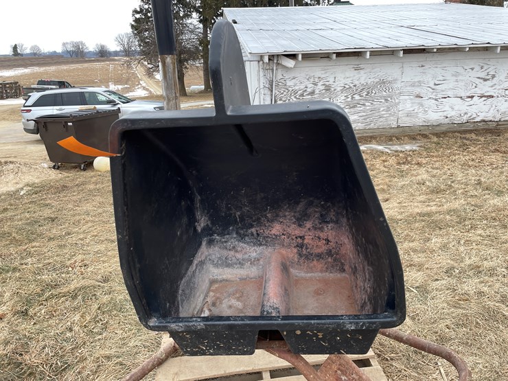 #2376-•-mineral-feeder-image-5