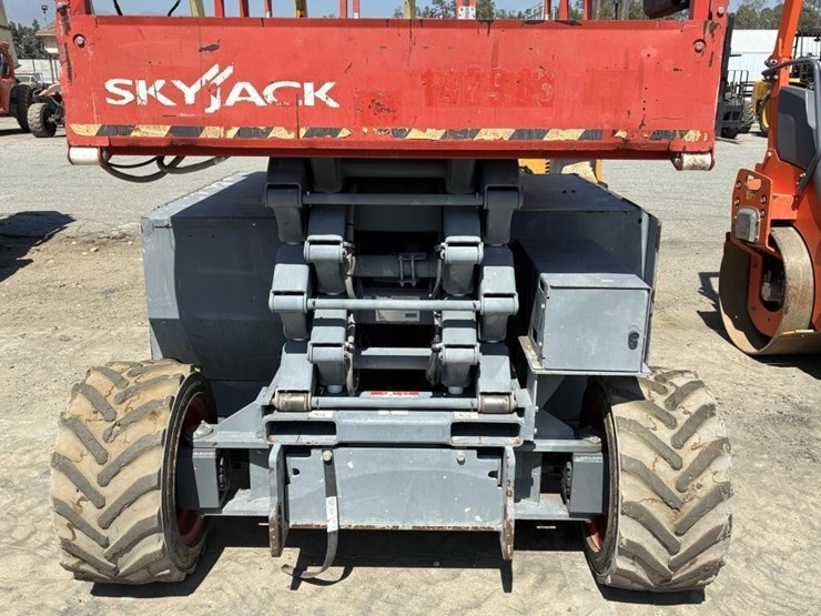 2014-skyjack-sj6832rt-image-8