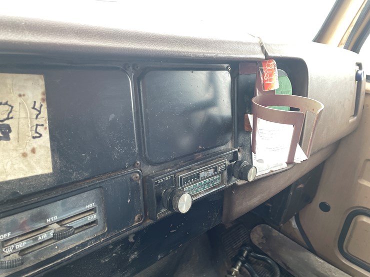 #113-•-1982-international-1754-single-axle-grain-truck-(has-wi-title)-image-52