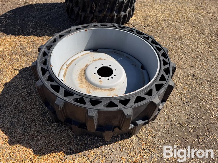 valley-revolution-47x15"-irrigation-tire-&-rim-image-4