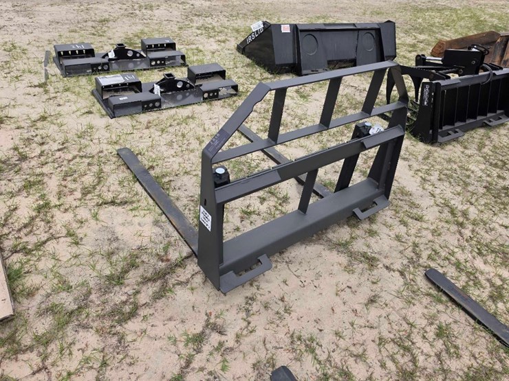 --skid-steer-pallet-fork-image-2