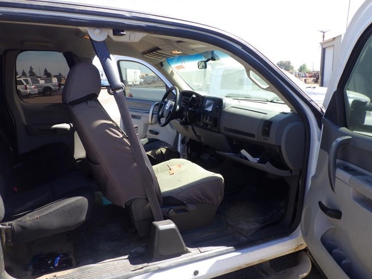 2013-chevrolet-2500hd-image-6
