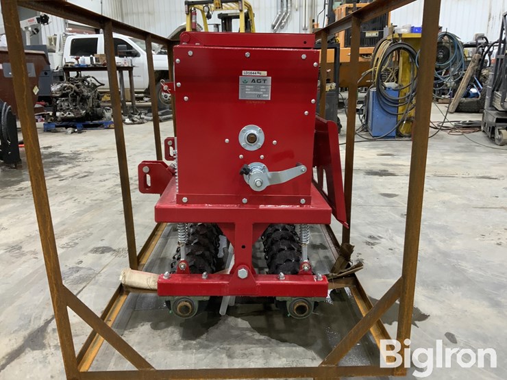 2025-massey-ferguson-730-image-8