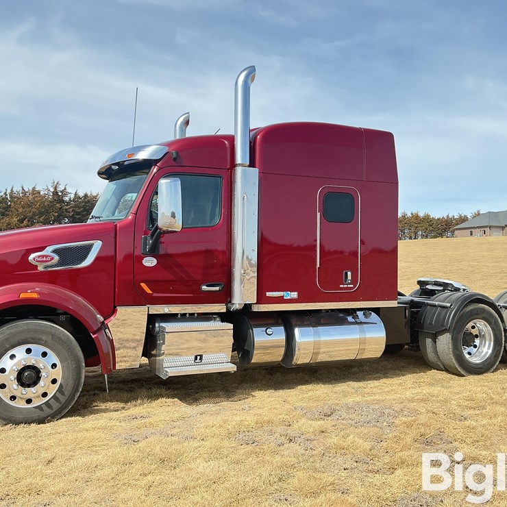 2017 PETERBILT 567