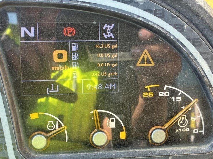 2015-jcb-525-image-17