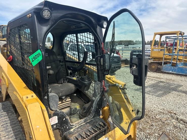 2019-caterpillar-239d-image-31
