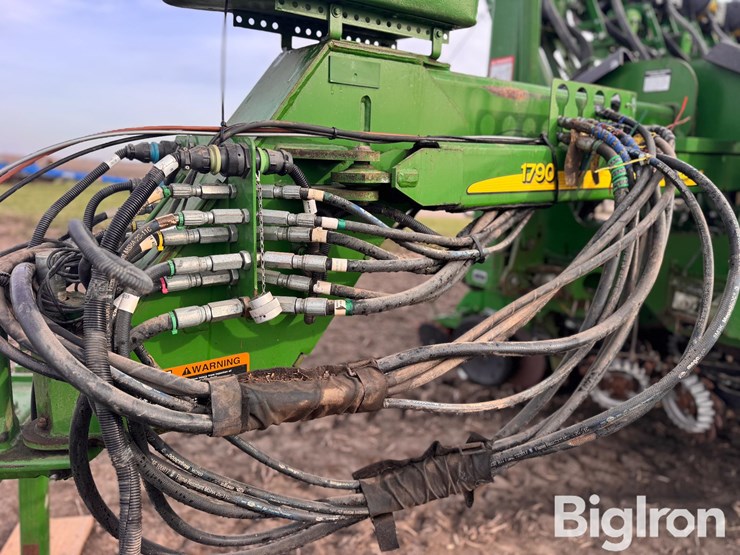 2014-john-deere-1790-ccs-image-12