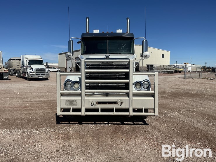 2017-freightliner-coronado-132-image-2