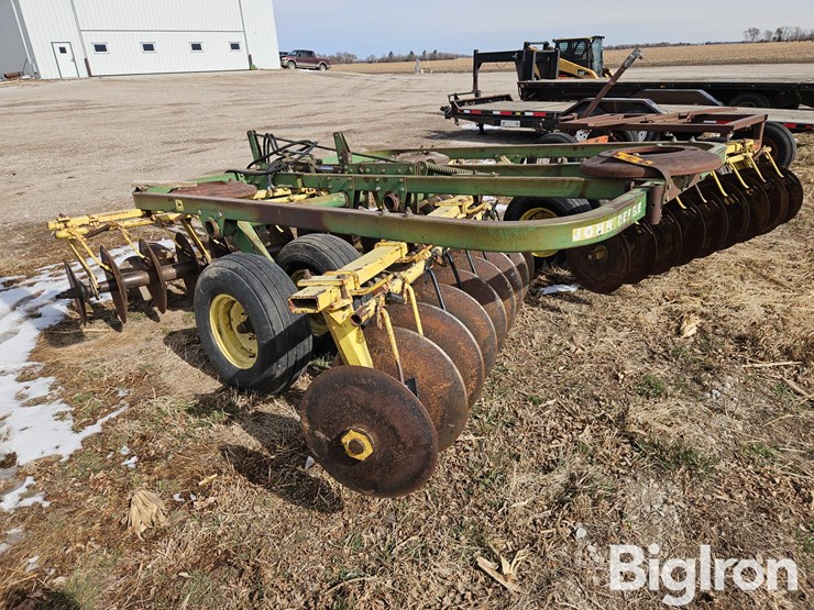 john-deere-210-image-7