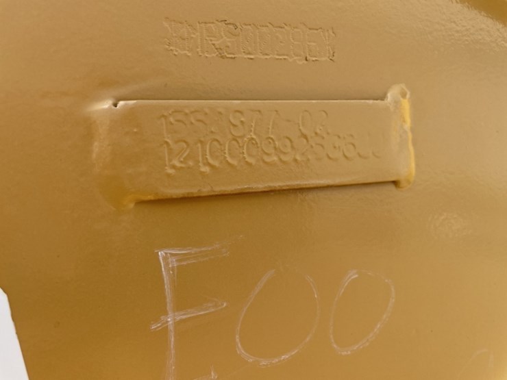 2015-caterpillar-d8t-image-38