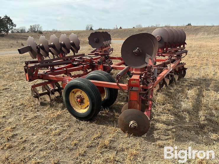 massey-ferguson-520-image-8