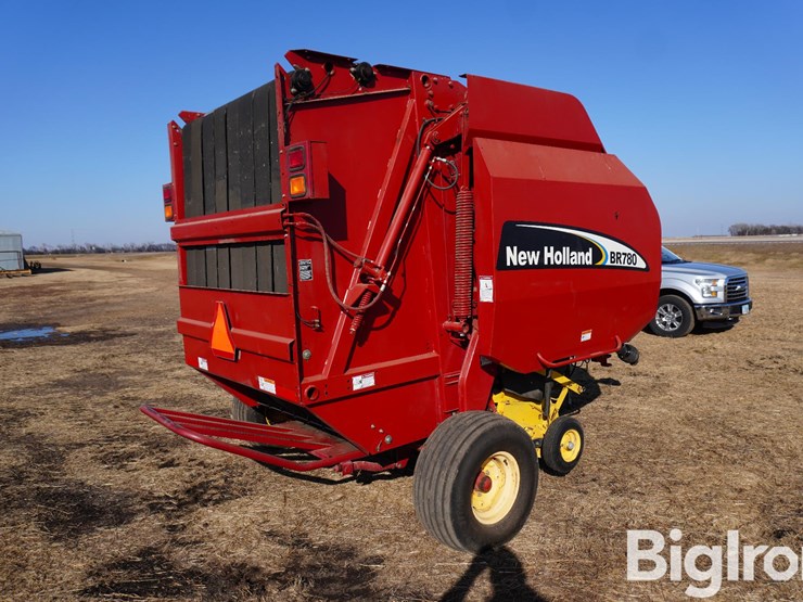 2004-new-holland-br780-image-5