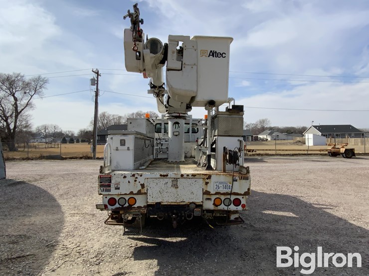 2015-freightliner-m2-106-image-6