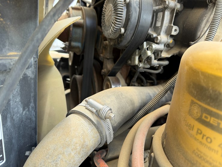 2018-freightliner-122sd-image-65