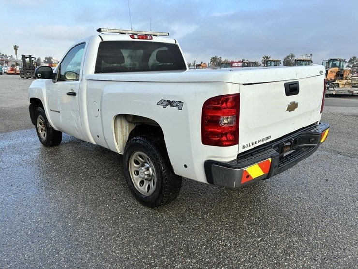 2011-chevrolet-silverado-1500-image-4