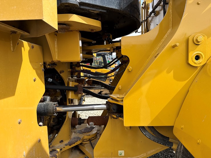 caterpillar-972-image-29