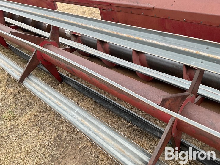 international-810-image-13