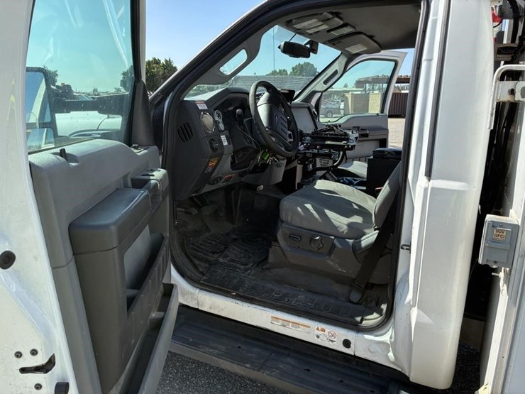 2015-ford-f550-xlt-image-22