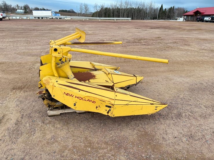 new-holland-824-image-4