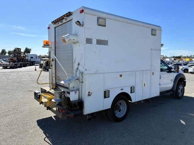 2012-ford-f550-xlt-image-3