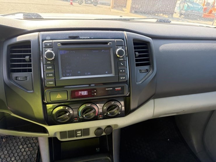 2013-toyota-tacoma-image-16