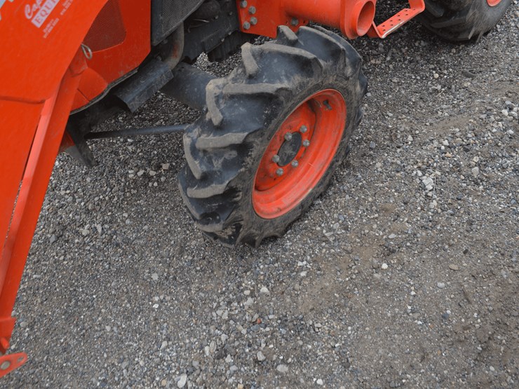 kubota-3301dt-with-la525-loader-image-5