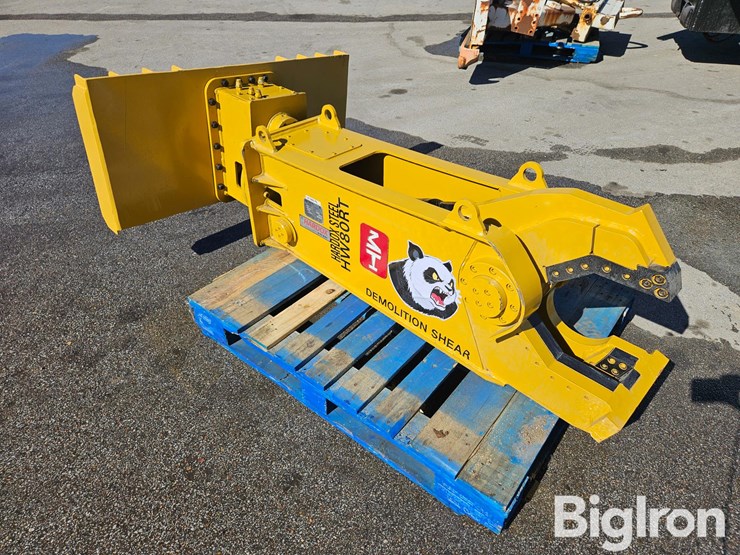 2025-massey-ferguson-730-image-3