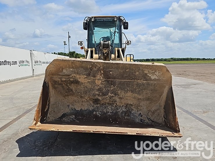 2017-deere-624k-image-14