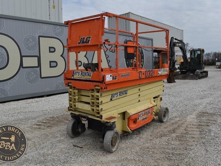 2015-jlg-2646es-image-1