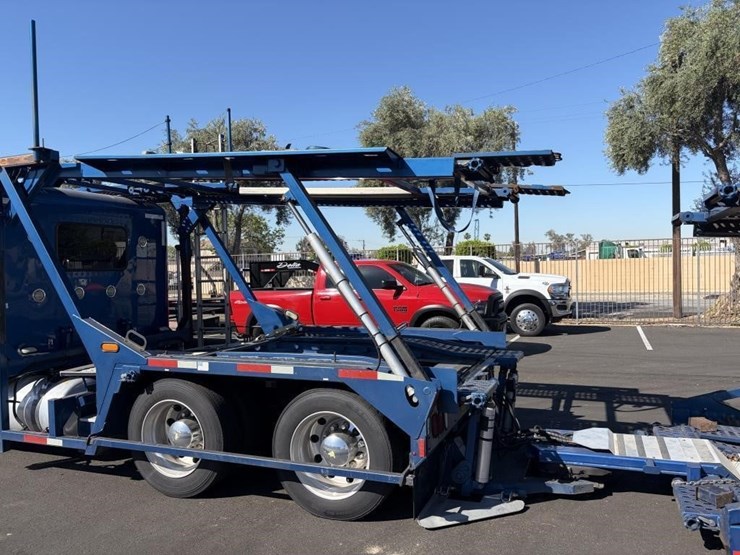 2017-peterbilt-389-image-11