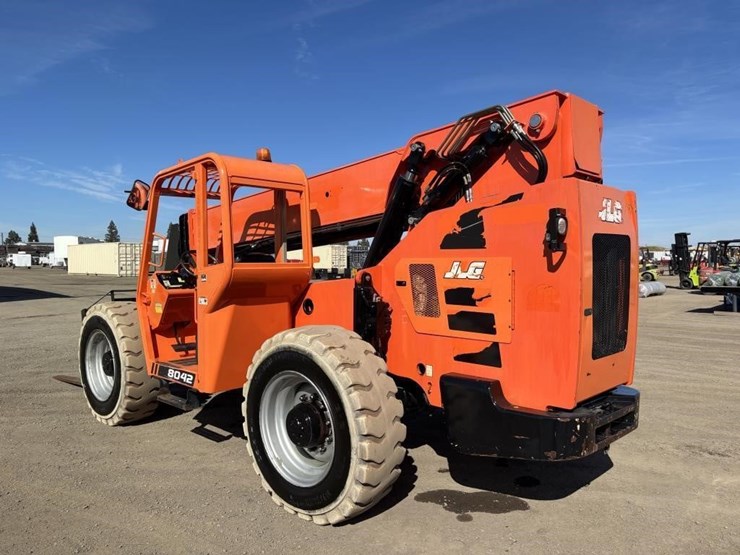 2016-jlg-8042-image-4