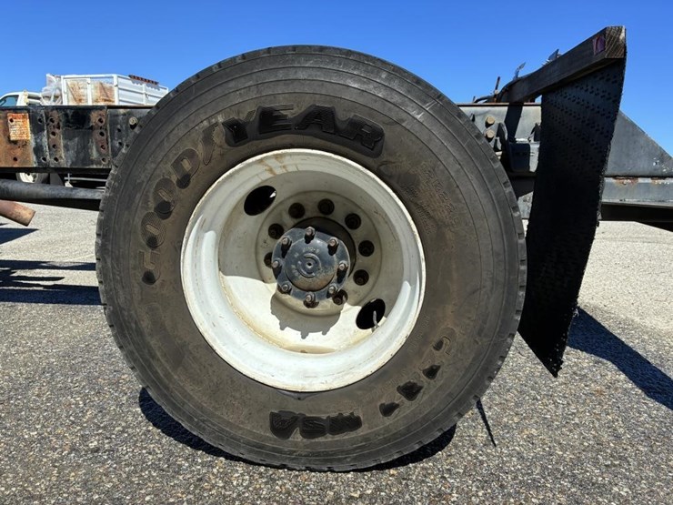 2003-freightliner-fl70-image-5