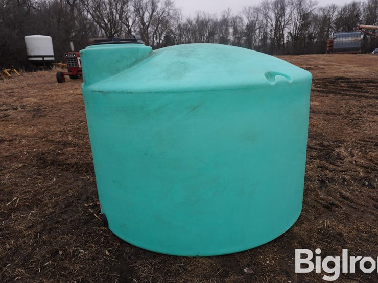 1550-gal-poly-water-tank-image-6