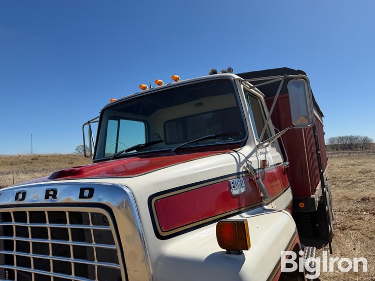 1977-ford-ln900-image-14