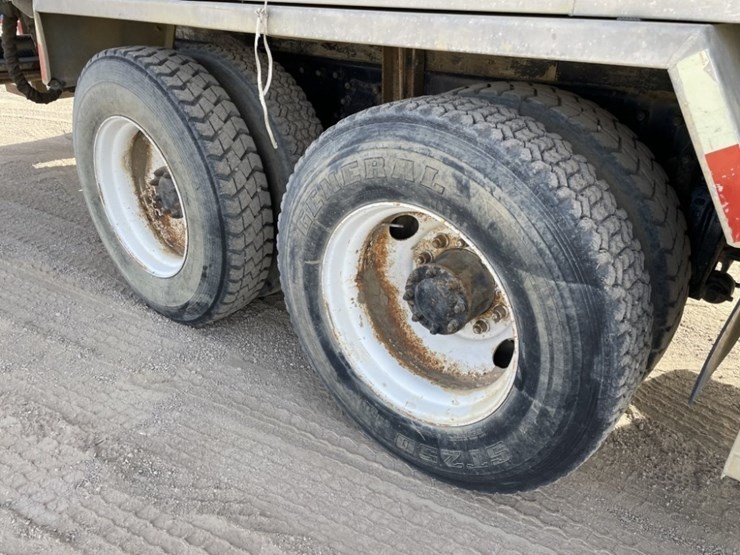 1997-peterbilt-320-image-12