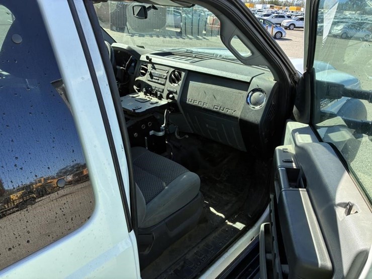 2011-ford-f550-image-9