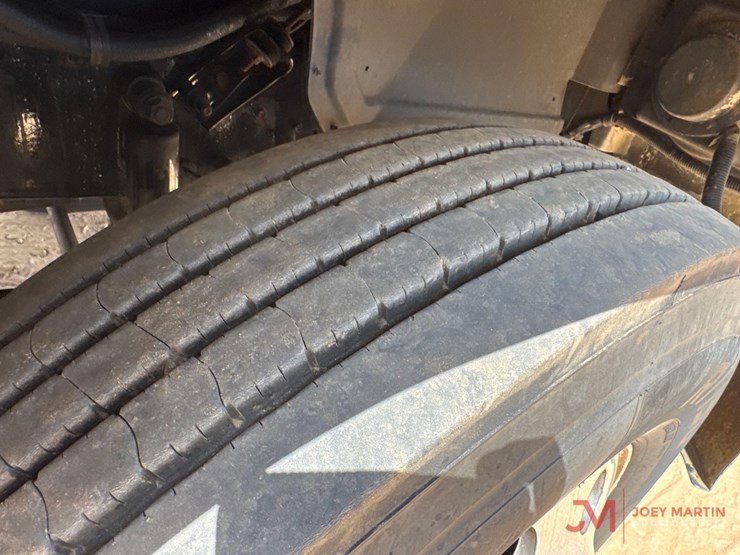 2001-mack-ch613-image-22