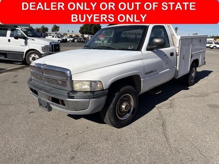 2001-dodge-2500-image-1