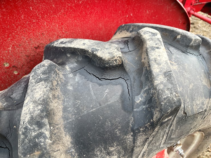 #108-•-mccormick-farmall-b-gas-tractor-image-36