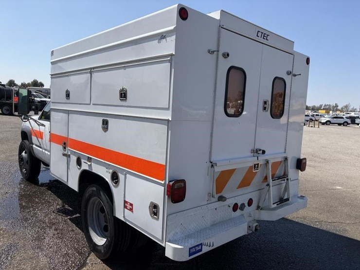 2002-chevrolet-3500hd-image-4