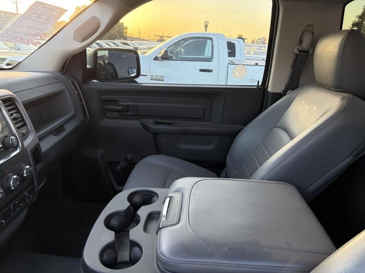 2016-dodge-2500-image-14