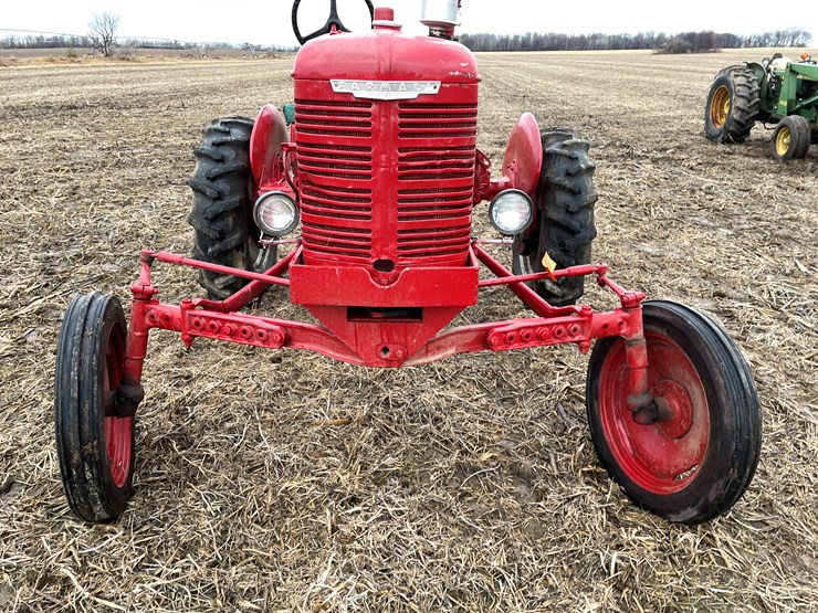 #108-•-mccormick-farmall-b-gas-tractor-image-5